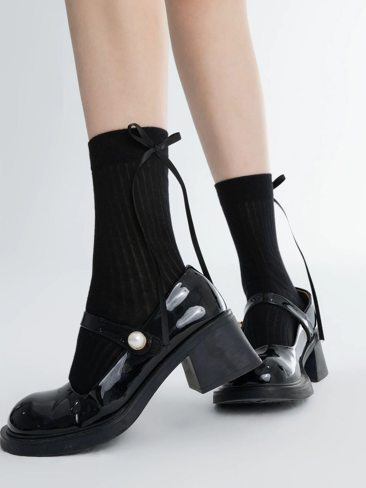 Back-Ribbon Bow Tie Socks